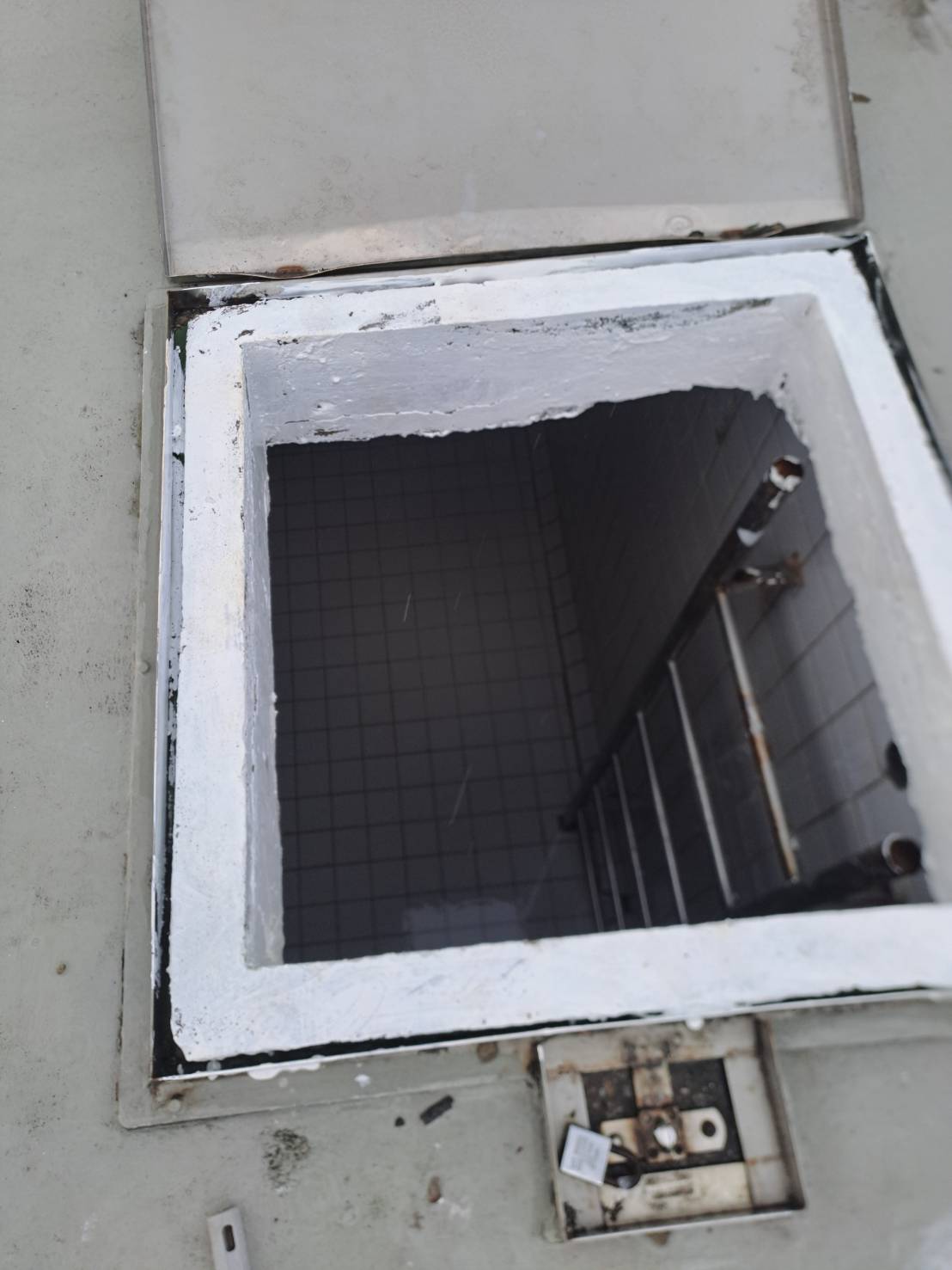 廣力中興大樓水塔頂部修復工程